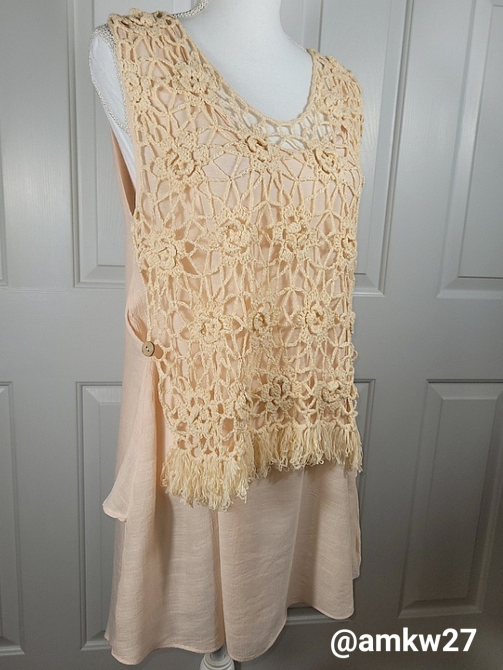 NWT A'reve Sleeveless Light Peach Top Cream Floral Crocheted Overlay & Fringe - Picture 1 of 16